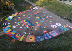 Savremeni gimnazijalci ulepšavaju park za mališane