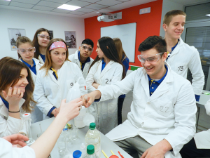 Zanimljiv čas hemije u Savremenoj gimnaziji